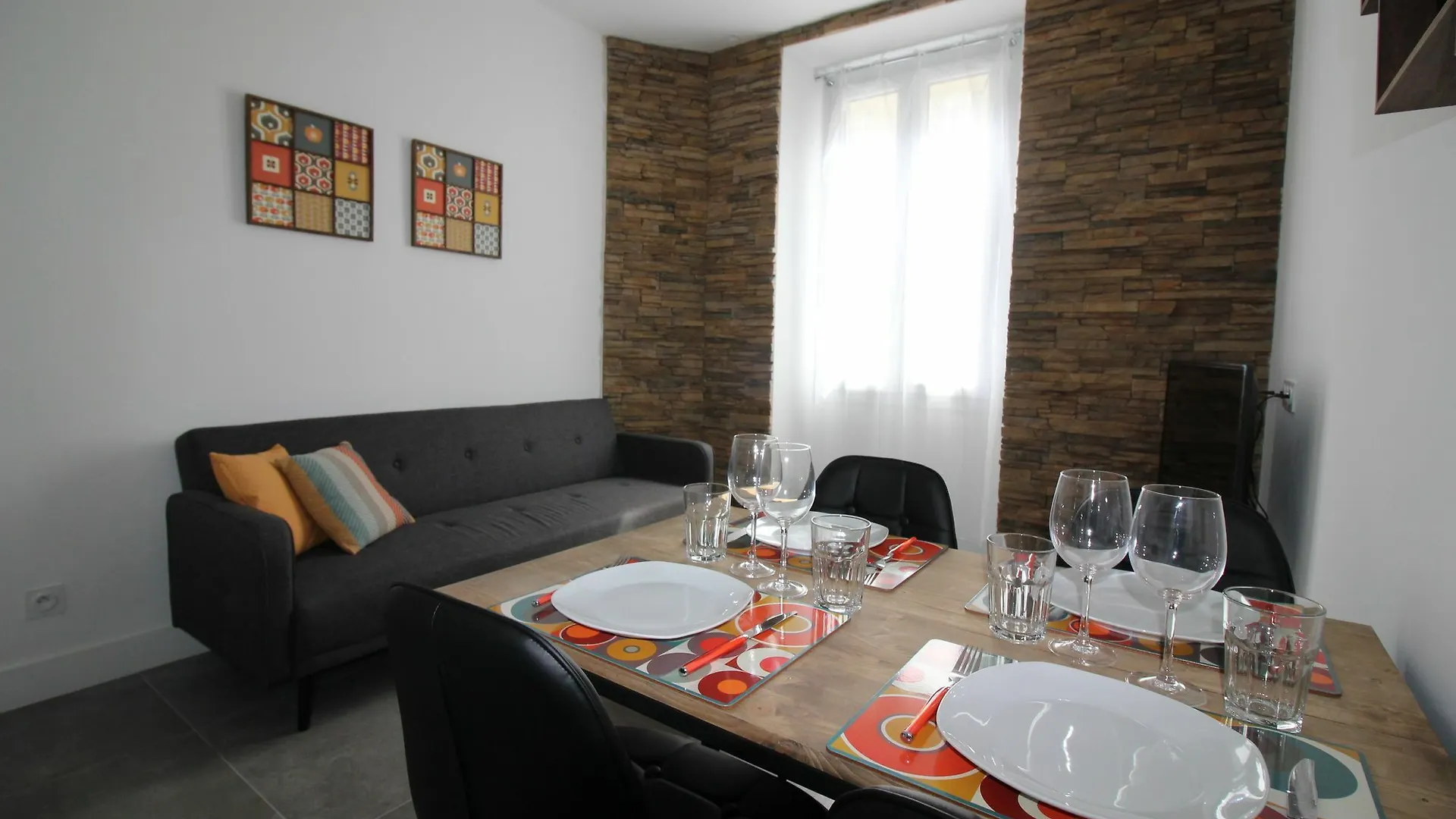 Nice Booking - Le Sixty 0*,  France